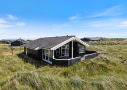 Strandnahes Ferienhaus mit Sauna und Whirlpool in Årgab