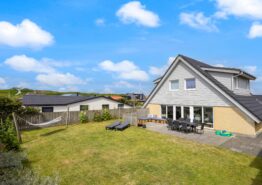 Sommerhus med central placering, indhegnet have og anneks. Kat. nr.:  F4017, Vesterhavsvej 9A;