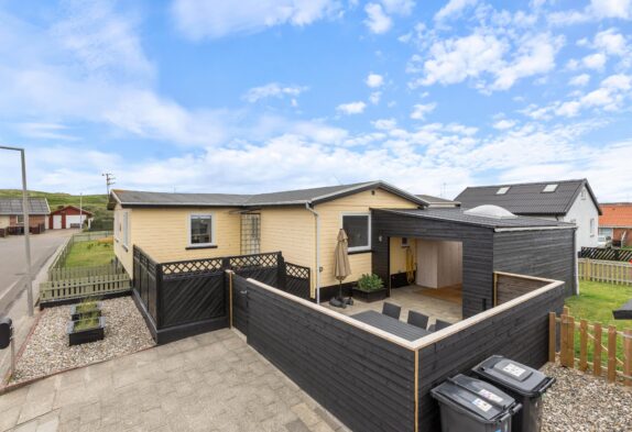 Hyggeligt sommerhus I Hvide Sande – tæt på havet