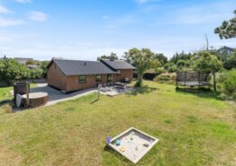 6-personers feriehus med brændeovn og vildmarksbad i Hvide Sande. Kat. nr.:  F4318, Dakotavej 49;