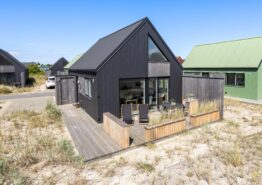 Ny og moderne feriebolig med el-ladestik og gratis varme