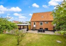 Centralt beliggende sommerhus i Hvide Sande