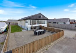 Großzügiges Ferienhaus mit Aktivitätsraum nur 200 Meter vom Meer