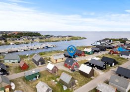 Byferie i moderne hytte på havnen i autentisk miljø
