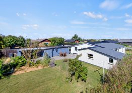 Feriehus med dejlig have i hyggelige Hvide Sande