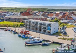 Lys og venlig ferielejlighed i Hvide Sande