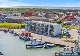 Moderne og central ferielejlighed i Hvide Sande med gratis strøm