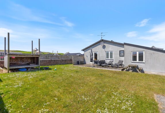 Gemütliches Ferienhaus mit geschlossenem Grundstück mitten in Hvide Sande, nur 100 m zum Strand