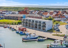 Lækker ferielejlighed i hjertet af Hvide Sande med gratis strøm