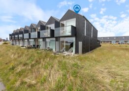 Ferielejlighed i hjertet af Hvide Sande med fjordudsigt, sauna og spa