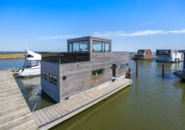 Modernes Hausboot am Ringköbing Fjord in Hvide Sande