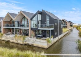 Nybygget og topmoderne ferielejlighed ved fjorden