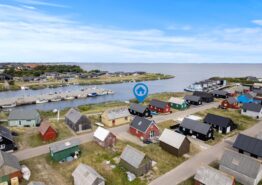 Hyggelig lystfiskerhytte beliggende centralt i Hvide Sande