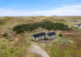 Dejligt maritimt sommerhus på Hummelbovej