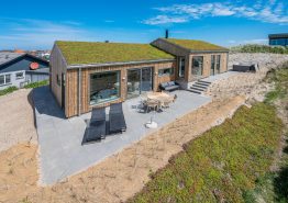 Moderne sommerhus med udespa og sauna 250 m fra Vesterhavet