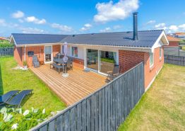 Gemütliches Ferienhaus mit Kamin und geschlossener Terrasse. Kat. nr.:  F4258, Stormgade 55;