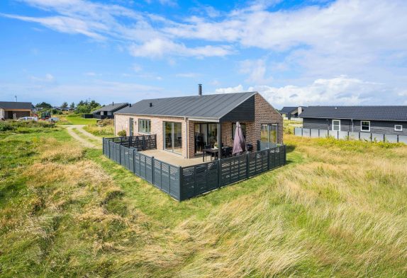 Sommerhus med sauna og skøn udsigt til Ringkøbing Fjord
