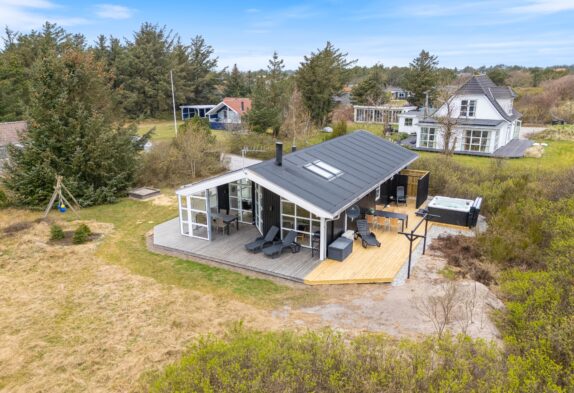Schön eingerichtetes Ferienhaus auf Naturgrundstück mit wunderschön abgeschirmter Terrasse
