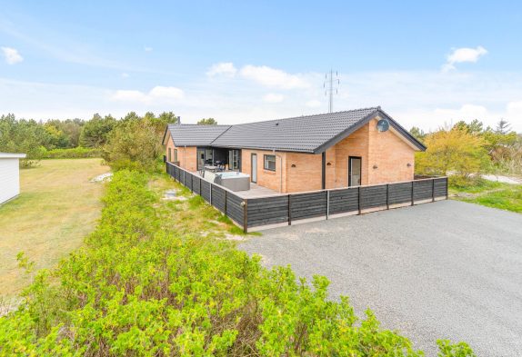 Aktivitätshaus mit Sauna und Außenwhirlpool, ideal für 2 Familien