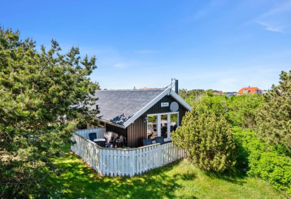 Einladendes, renoviertes Ferienhaus in der Nähe von Hvide Sande