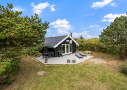 Einladendes, renoviertes Ferienhaus in der Nähe von Hvide Sande