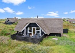 Reetgedecktes, strandnahes Ferienhaus mit Sauna in ruhiger Lage