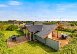 Dejligt sommerhus med brændeovn og stor træterrasse. Kat. nr.:  G5504, Fyrmarken 84;