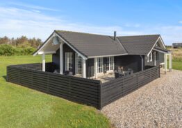 Holzhaus mit geschlossener Terrasse ? nahe dem Fjord