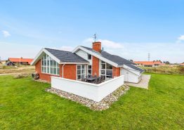 Hus med swimmingpool, varmepumpe og god lukket terrasse