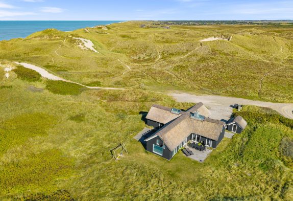 Sommerhus med swimmingpool og plads til 14 personer