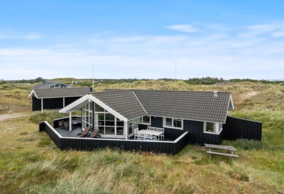 Haus mit geschlossener Terrasse, Carport & Kaminofen