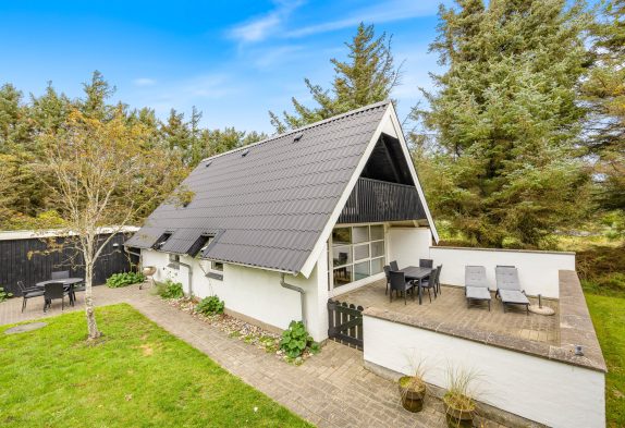 Hyggeligt sommerhus med brændeovn og 1 hund tilladt