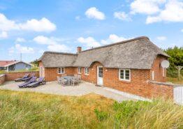 Stråtækt sommerhus i Klegod med wellnessområde