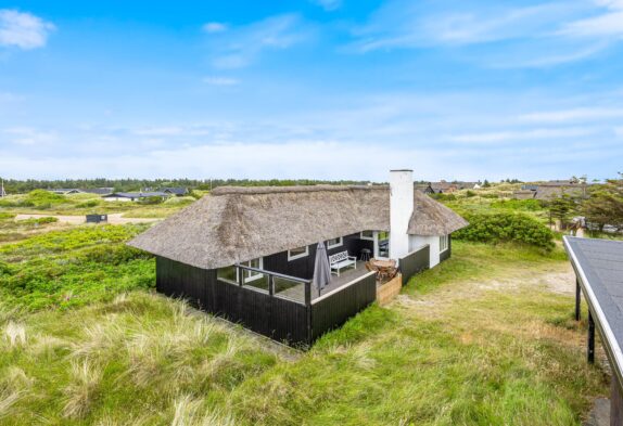 Gemütliches Ferienhaus in Klegod mit Reetdach auf Naturgrundstück