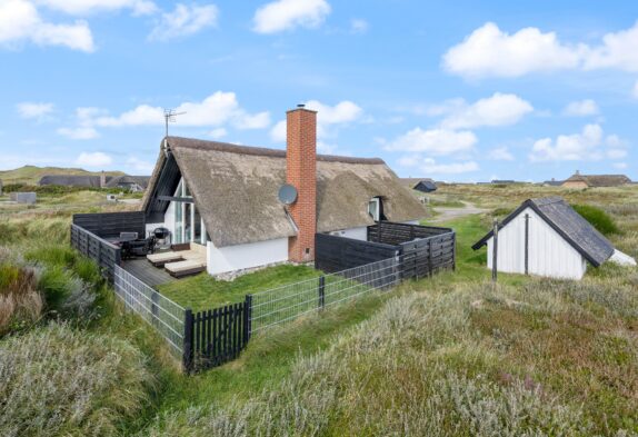 Schönes Ferienhaus mit Reetdach in der Nähe vom Strand