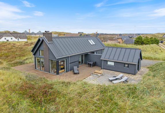Spændende feriehus med mange læmuligheder på terrassen