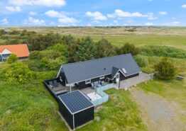 Hyggeligt sommerhus med sauna og brændeovn på Opstrupsvej