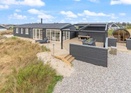 Skandinavisches Ferienhaus mit Außensauna und Außendusche