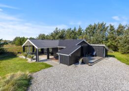 Total renoveret sommerhus med sauna, stort badekar og skønne terrasser