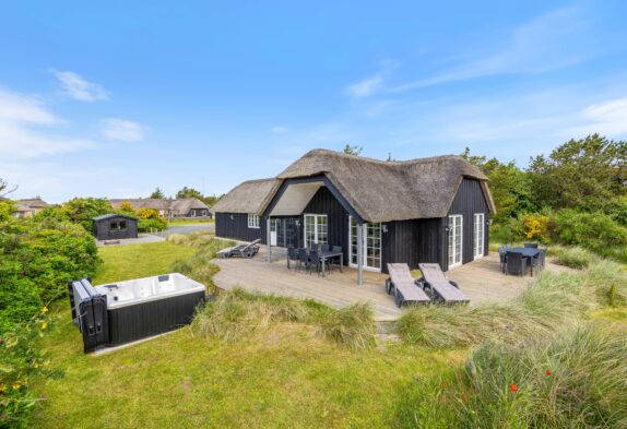 Dejligt sommerhus med spa og sauna i Klegod