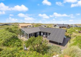 Hyggeligt sommerhus med sauna og dejlig, ugeneret terrasse