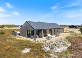 Modernes Ferienhaus mit Außen-Whirlpool