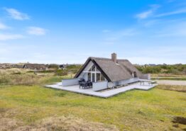 Superhyggeligt 4-stjernet sommerhus – kun 500 meter fra havet