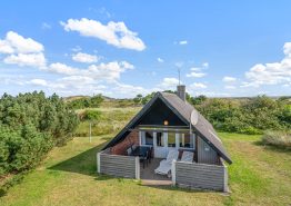 Hyggeligt feriehus beliggende i Klegods naturskønne omgivelser