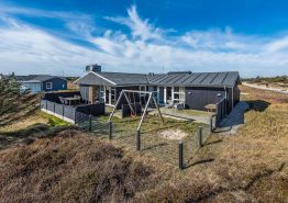 Aktivitetshus i Klegod med brændeovn og 3 hunde tilladt