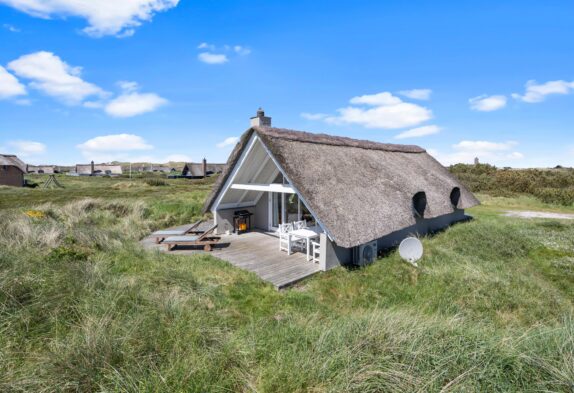 Gemütliches strandnahes Reetdachhaus in Klegod