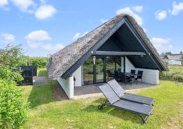 Helles Reetdachhaus in strandnaher Lage für 4 Personen