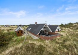 Stort sommerhus med sauna tæt på Vesterhavet