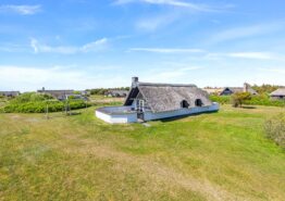 Reetdachhaus mit Whirlpool auf grossem Naturgrundstück