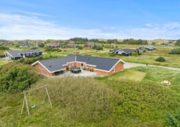 Moderne sommmerhus i Klegod til 12 personer med poolrum